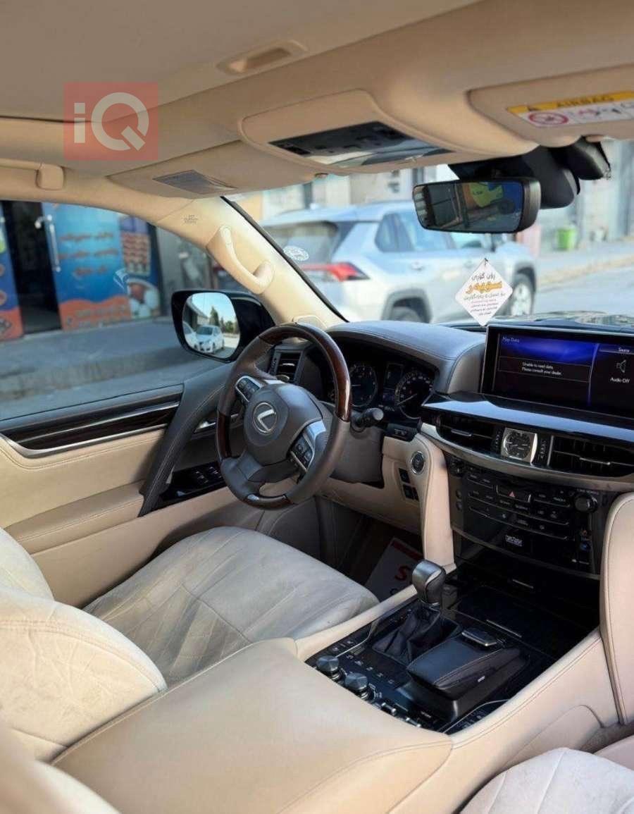 لكزس LX